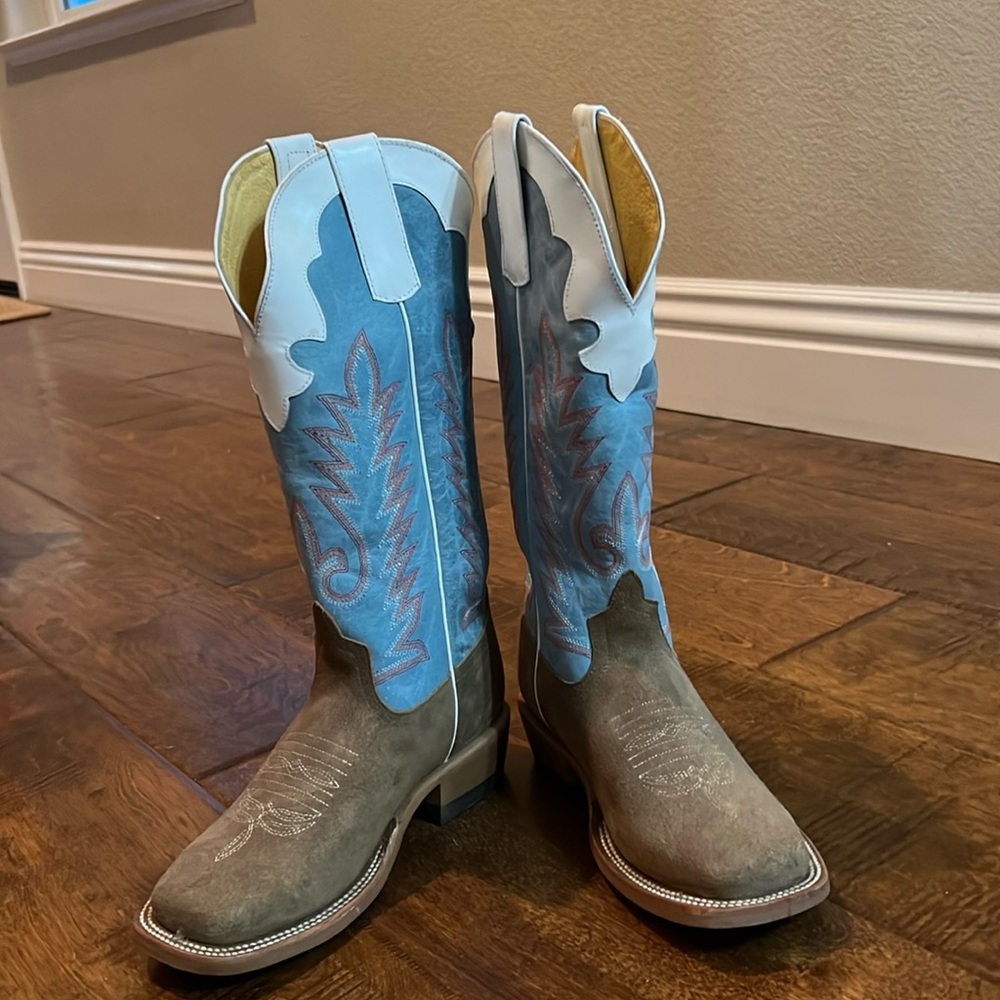 Anderson Bean boots! Size 4 in kids- fits size 5 women. Never been worn!